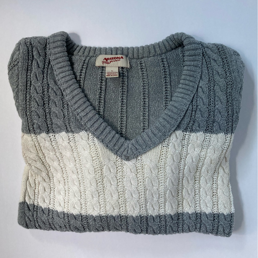 The Original Arizona Jean Co. Gray and White Long Sleeve V-Neck Sweater
